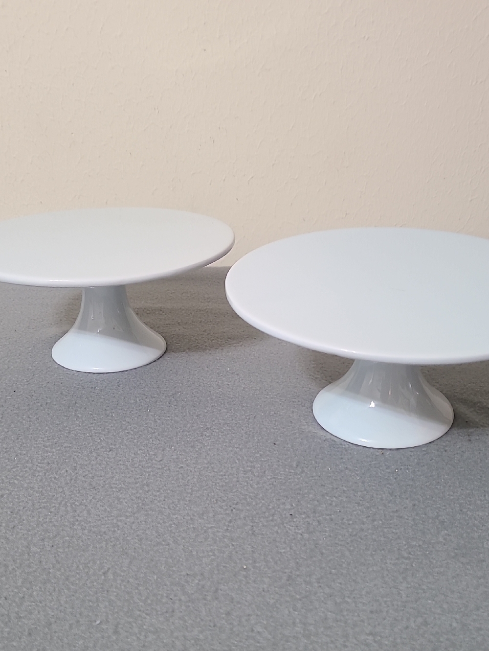 IQ Accessories Pair of White Ceramic Pedestal Cake Stands